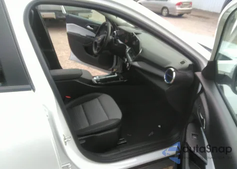 2024 Chevrolet Trax Fwd Lt z USA, uszkodzony, nr VIN KL77LHE2XRC031053